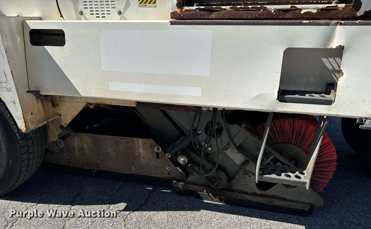 image for item EH6660 2005 Elgin Pelican Series P sweeper