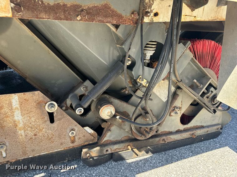 image for item EH6660 2005 Elgin Pelican Series P sweeper