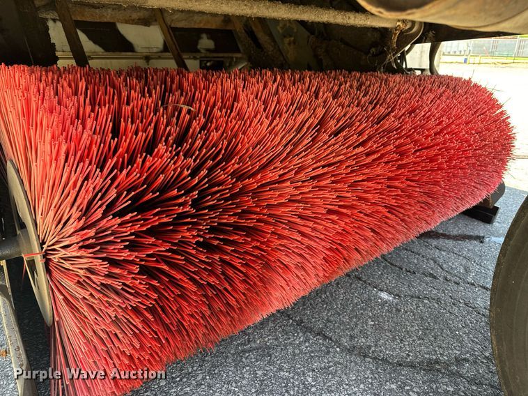 image for item EH6660 2005 Elgin Pelican Series P sweeper