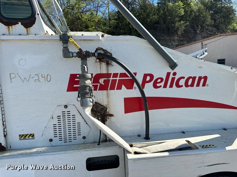 image for item EH6660 2005 Elgin Pelican Series P sweeper
