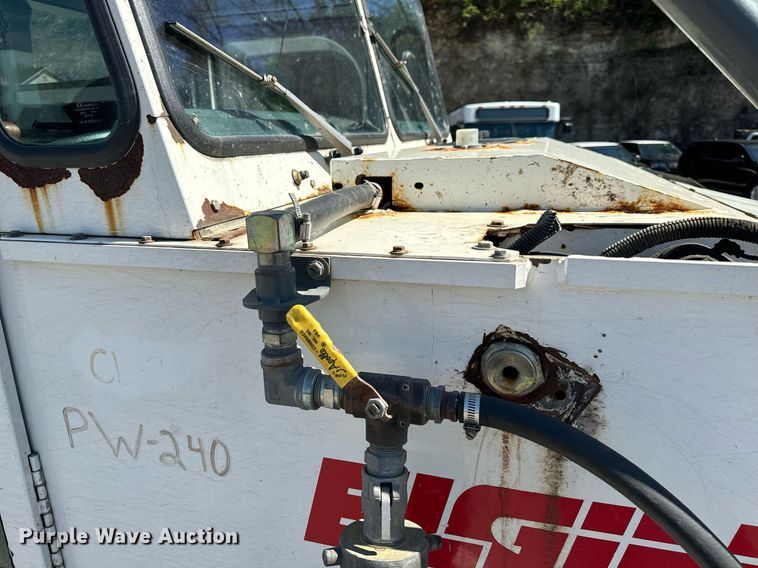 image for item EH6660 2005 Elgin Pelican Series P sweeper