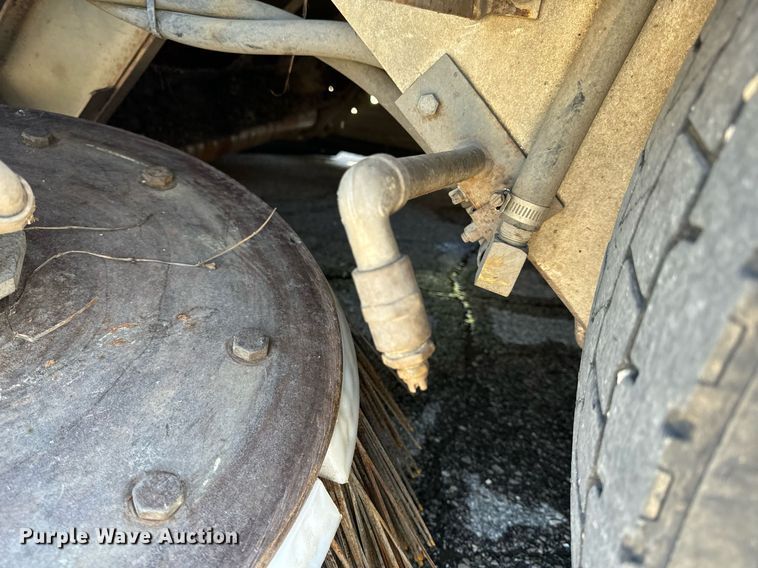 image for item EH6660 2005 Elgin Pelican Series P sweeper