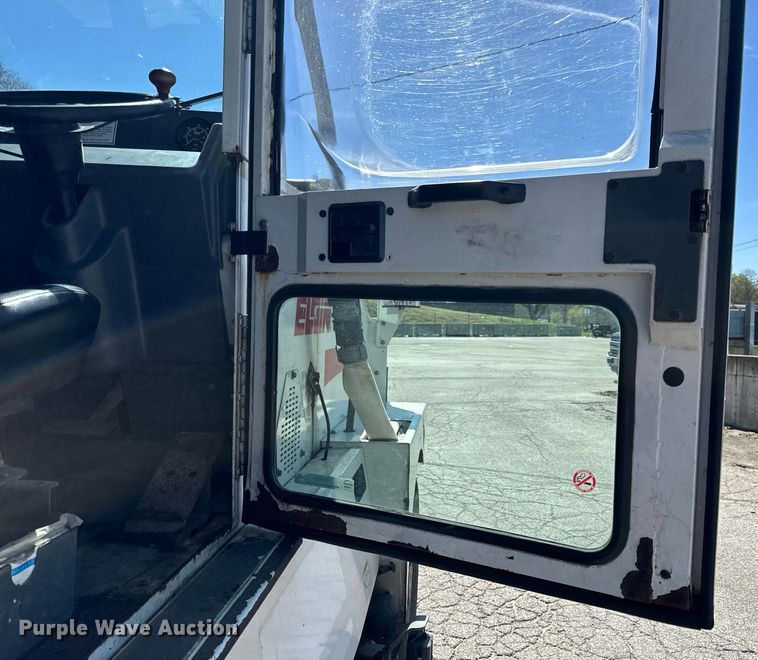 image for item EH6660 2005 Elgin Pelican Series P sweeper