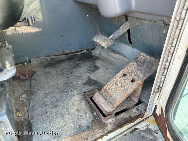 image for item EH6660 2005 Elgin Pelican Series P sweeper