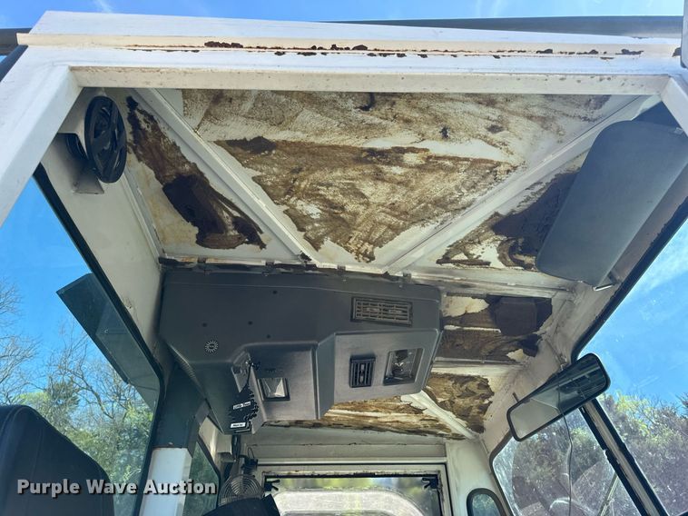 image for item EH6660 2005 Elgin Pelican Series P sweeper