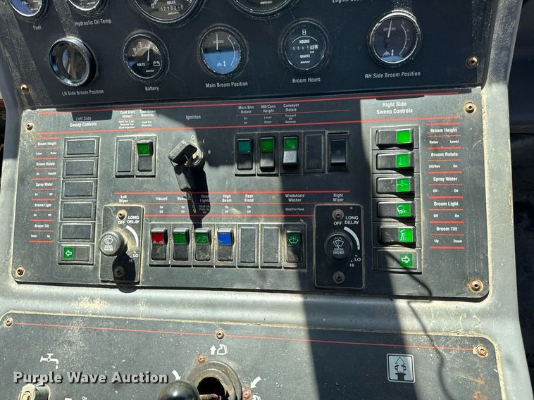 image for item EH6660 2005 Elgin Pelican Series P sweeper