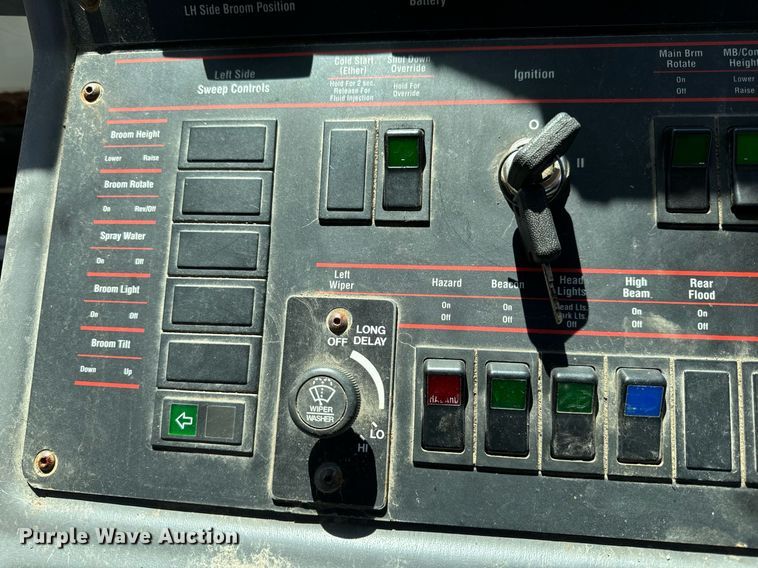 image for item EH6660 2005 Elgin Pelican Series P sweeper