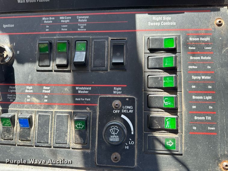 image for item EH6660 2005 Elgin Pelican Series P sweeper