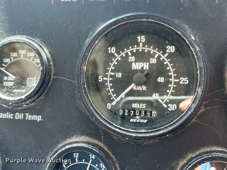 image for item EH6660 2005 Elgin Pelican Series P sweeper