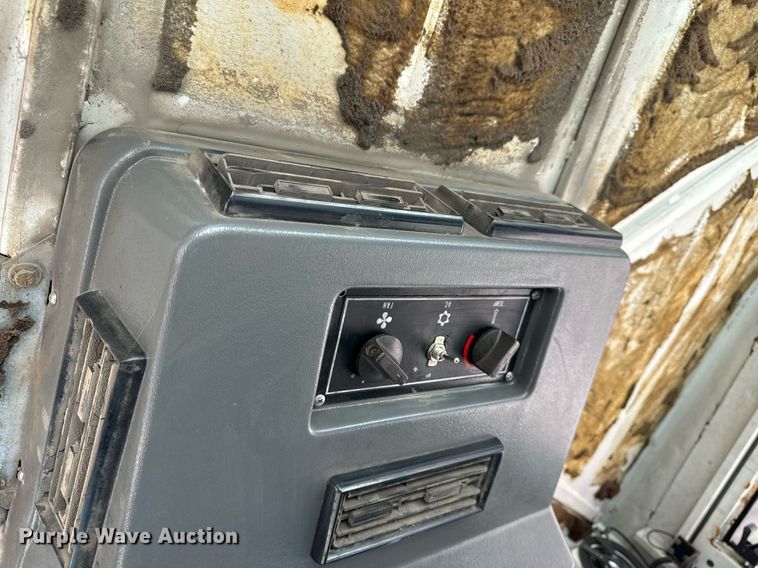 image for item EH6660 2005 Elgin Pelican Series P sweeper