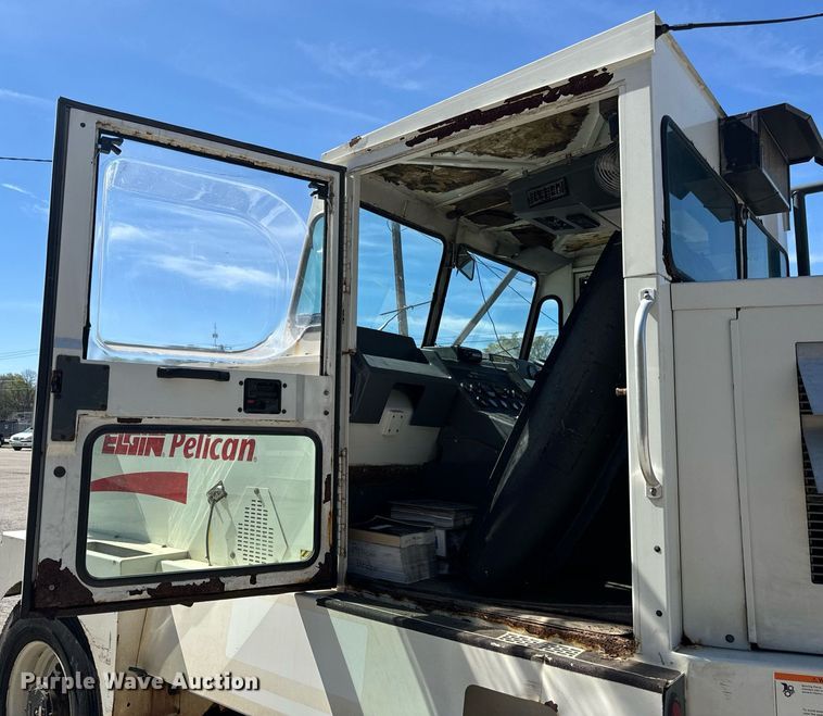 image for item EH6660 2005 Elgin Pelican Series P sweeper