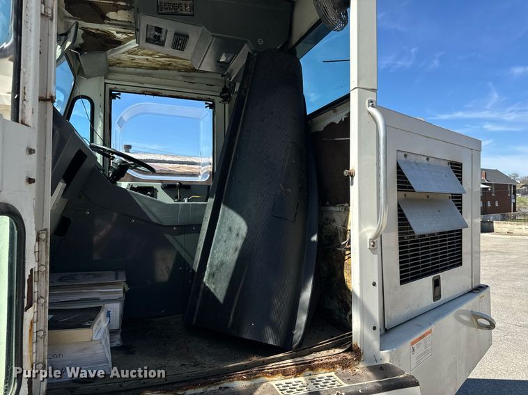 image for item EH6660 2005 Elgin Pelican Series P sweeper