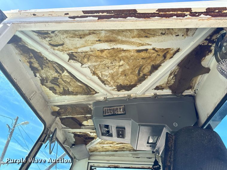 image for item EH6660 2005 Elgin Pelican Series P sweeper