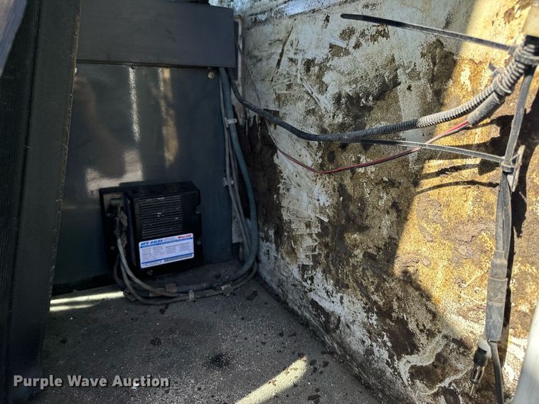 image for item EH6660 2005 Elgin Pelican Series P sweeper