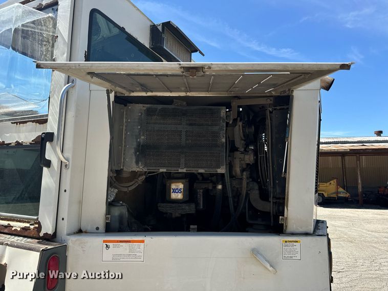 image for item EH6660 2005 Elgin Pelican Series P sweeper