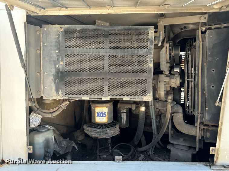 image for item EH6660 2005 Elgin Pelican Series P sweeper