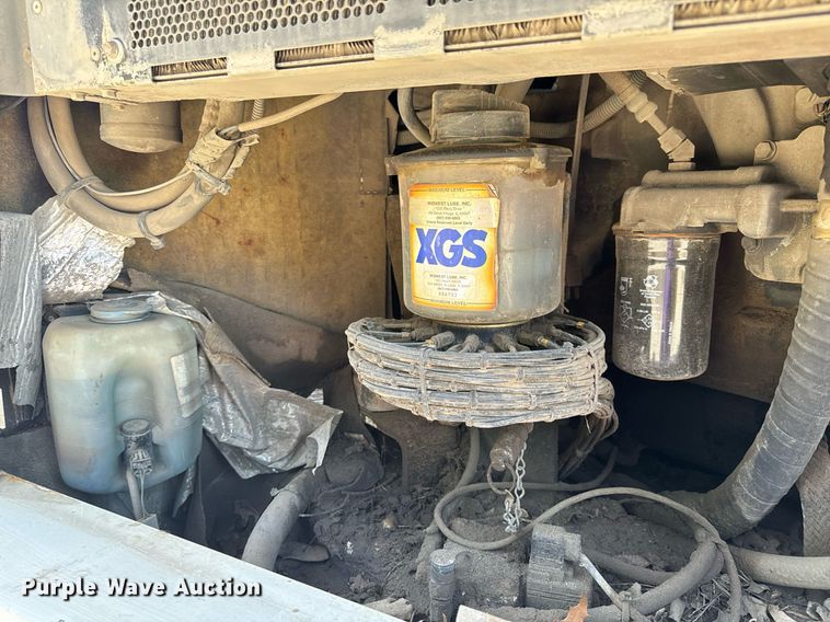 image for item EH6660 2005 Elgin Pelican Series P sweeper