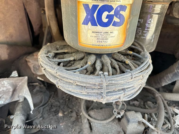 image for item EH6660 2005 Elgin Pelican Series P sweeper