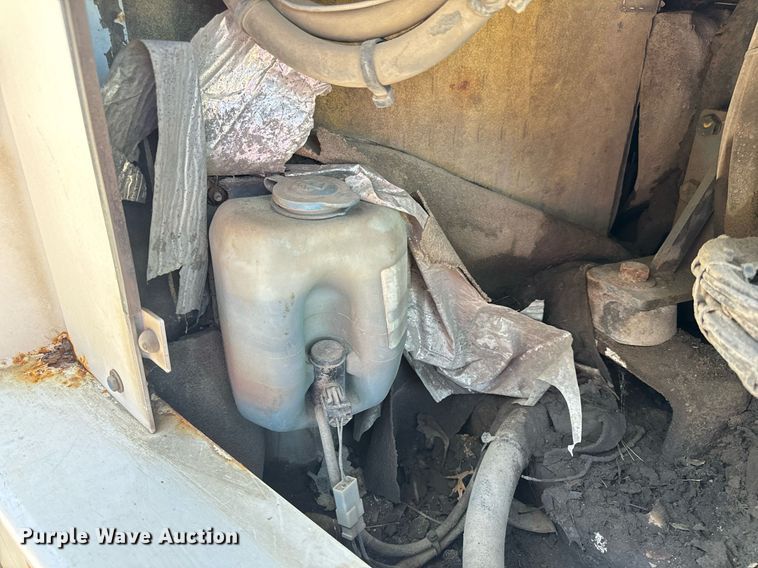 image for item EH6660 2005 Elgin Pelican Series P sweeper