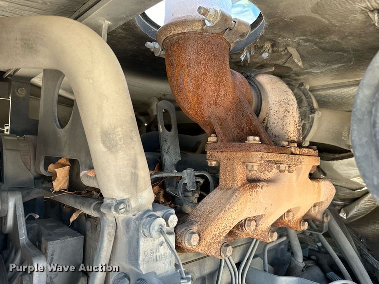 image for item EH6660 2005 Elgin Pelican Series P sweeper