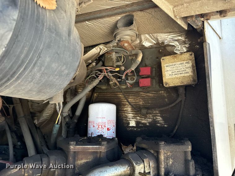 image for item EH6660 2005 Elgin Pelican Series P sweeper