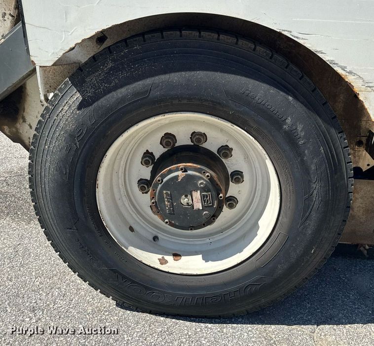 image for item EH6660 2005 Elgin Pelican Series P sweeper