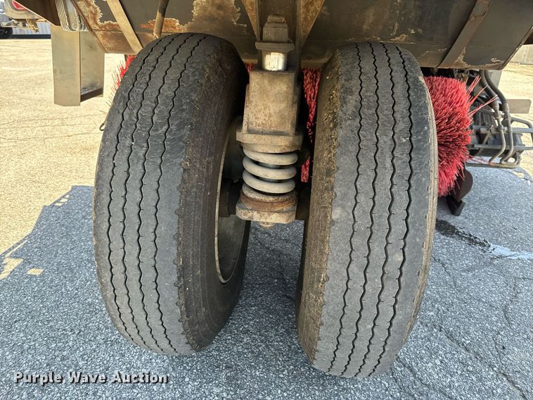 image for item EH6660 2005 Elgin Pelican Series P sweeper