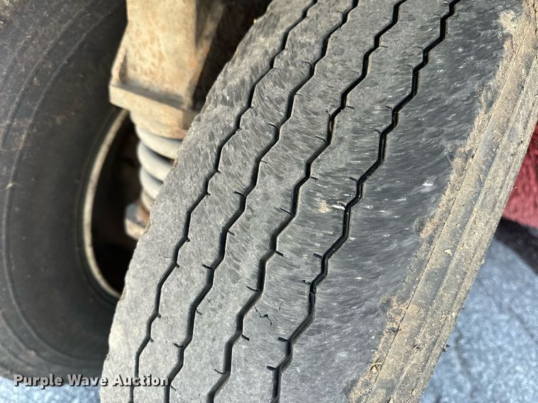 image for item EH6660 2005 Elgin Pelican Series P sweeper