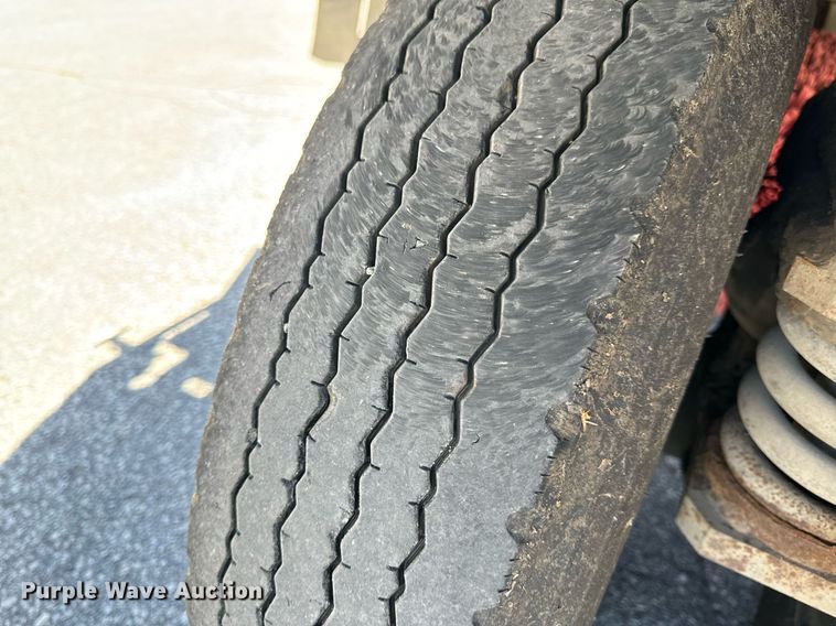 image for item EH6660 2005 Elgin Pelican Series P sweeper