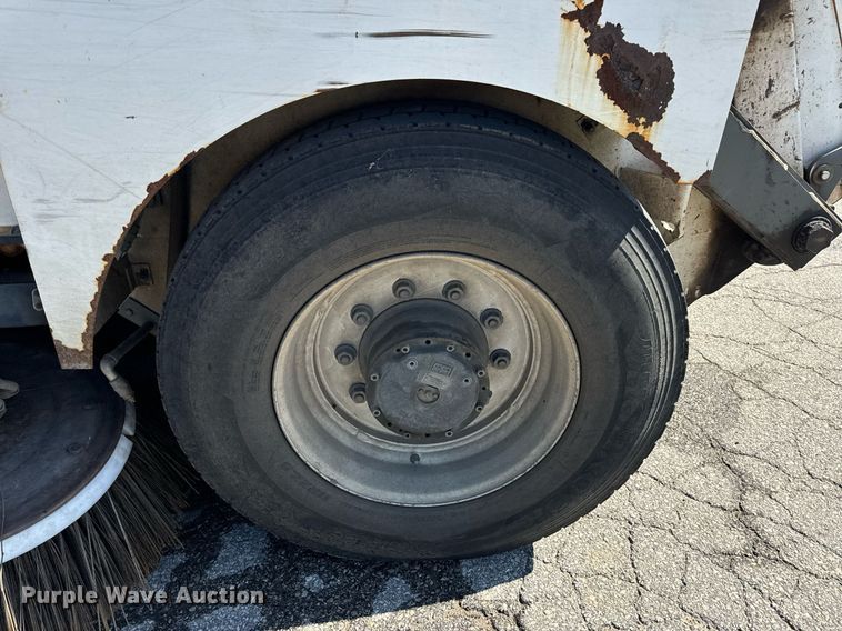 image for item EH6660 2005 Elgin Pelican Series P sweeper