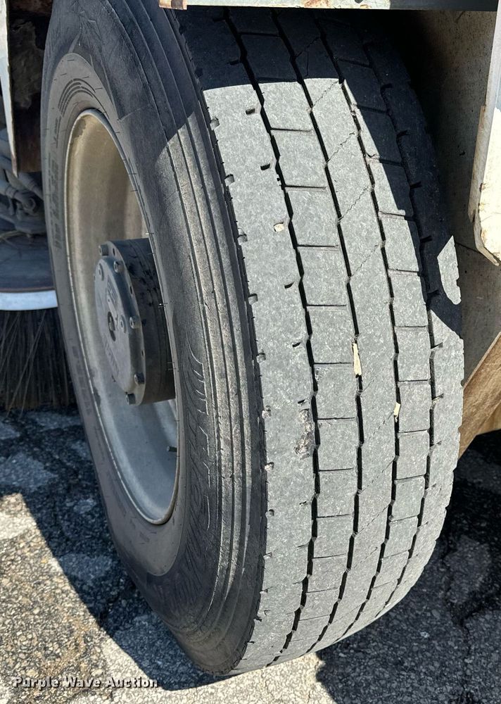 image for item EH6660 2005 Elgin Pelican Series P sweeper