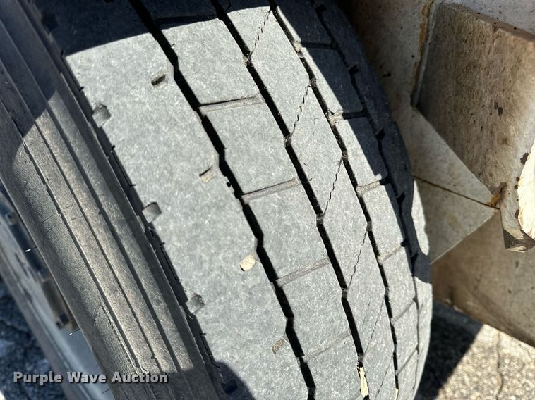 image for item EH6660 2005 Elgin Pelican Series P sweeper