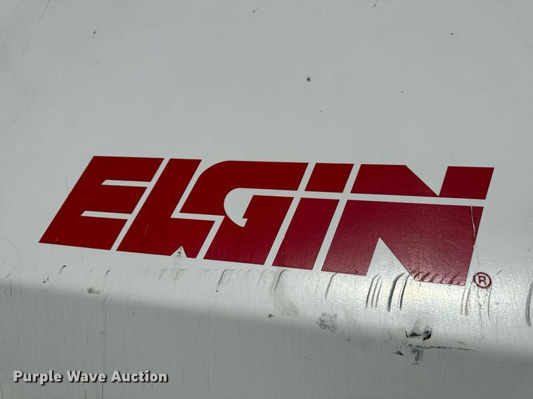 image for item EH6660 2005 Elgin Pelican Series P sweeper