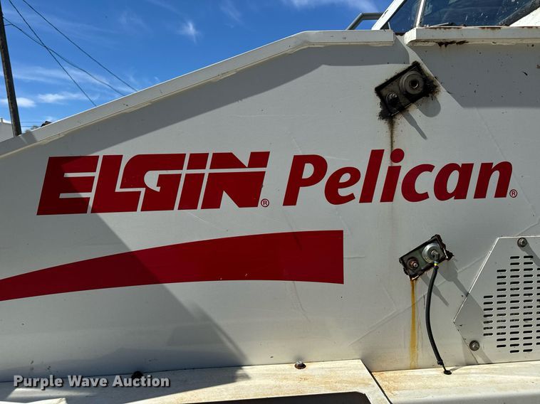 image for item EH6660 2005 Elgin Pelican Series P sweeper