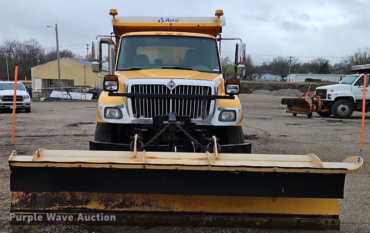 image for item EI3679 2006 International 7400 dump truck