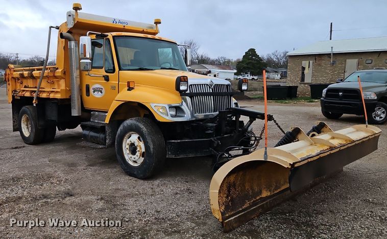 image for item EI3679 2006 International 7400 dump truck