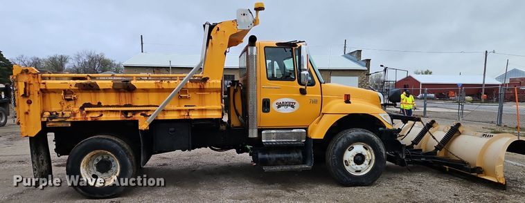 image for item EI3679 2006 International 7400 dump truck