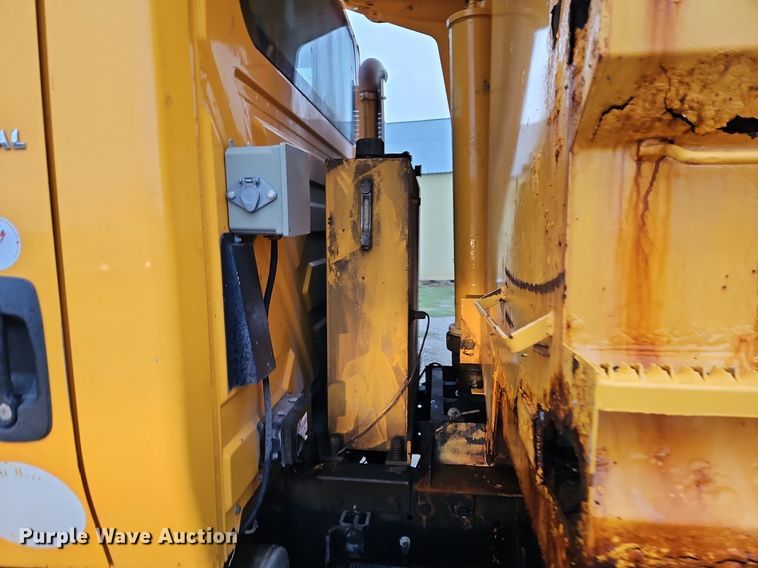 image for item EI3679 2006 International 7400 dump truck