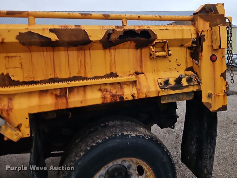 image for item EI3679 2006 International 7400 dump truck
