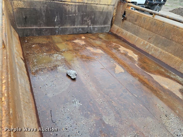 image for item EI3679 2006 International 7400 dump truck