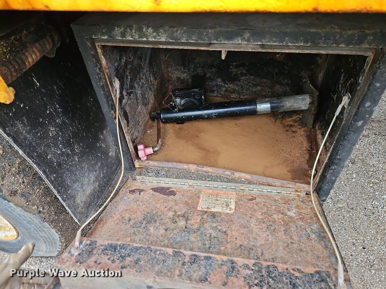 image for item EI3679 2006 International 7400 dump truck