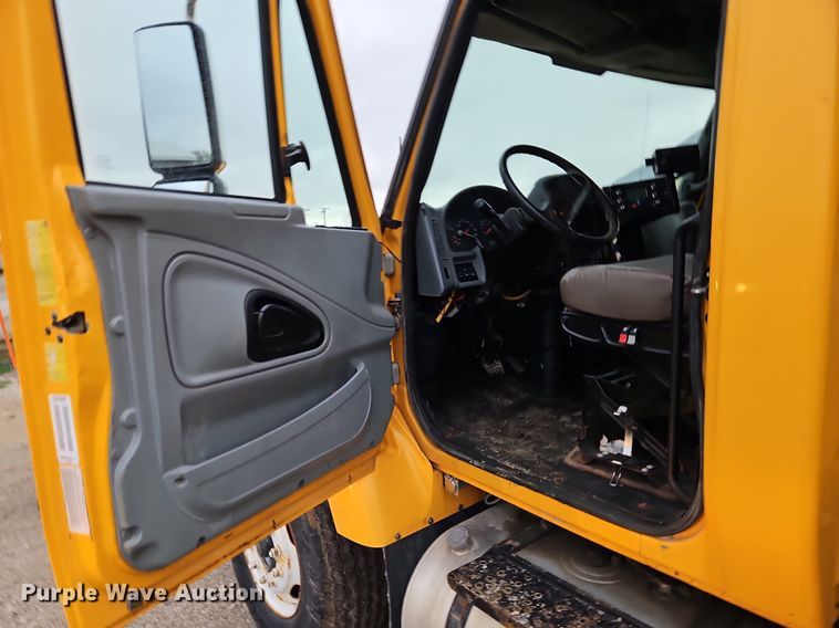 image for item EI3679 2006 International 7400 dump truck