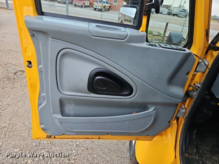 image for item EI3679 2006 International 7400 dump truck