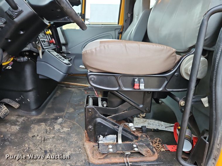 image for item EI3679 2006 International 7400 dump truck