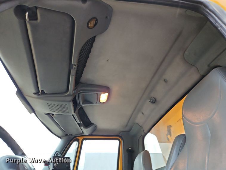 image for item EI3679 2006 International 7400 dump truck