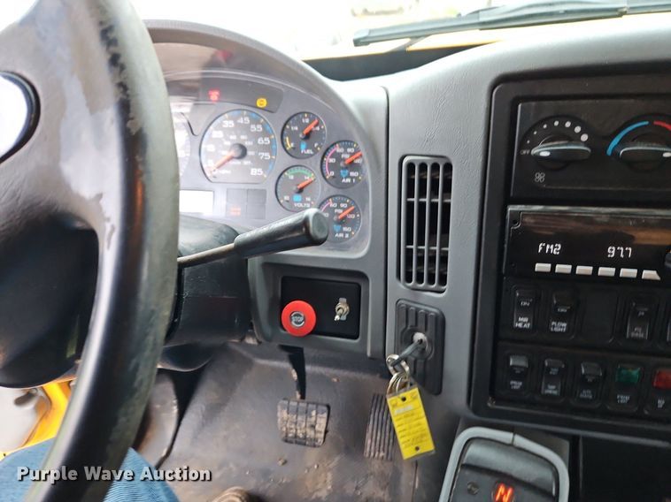 image for item EI3679 2006 International 7400 dump truck