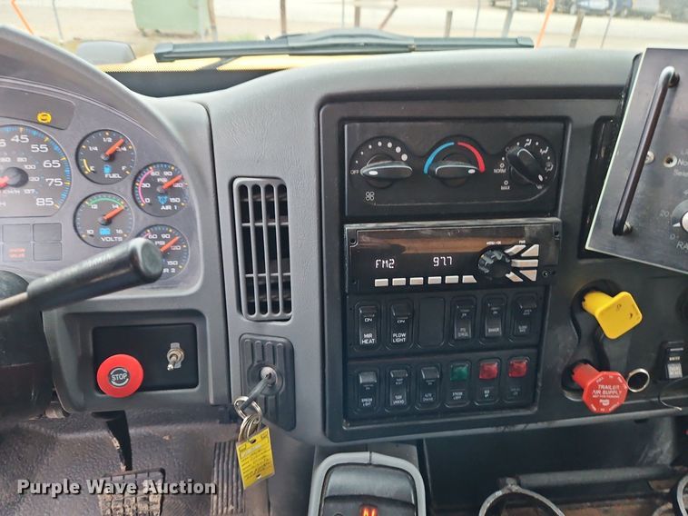 image for item EI3679 2006 International 7400 dump truck