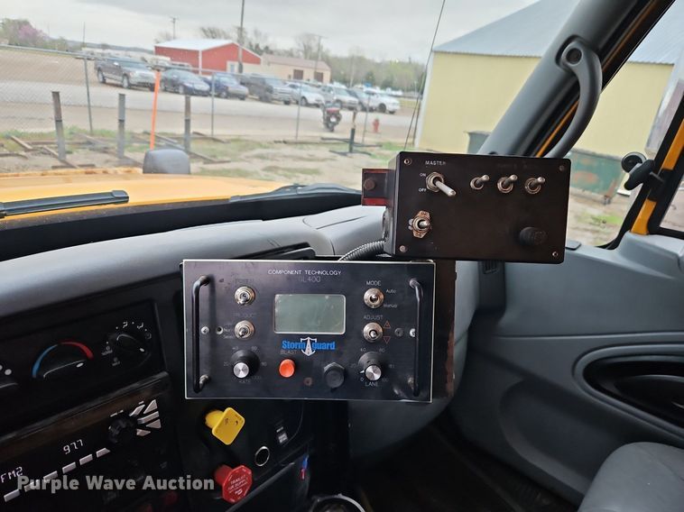 image for item EI3679 2006 International 7400 dump truck