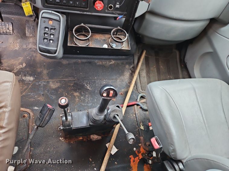 image for item EI3679 2006 International 7400 dump truck