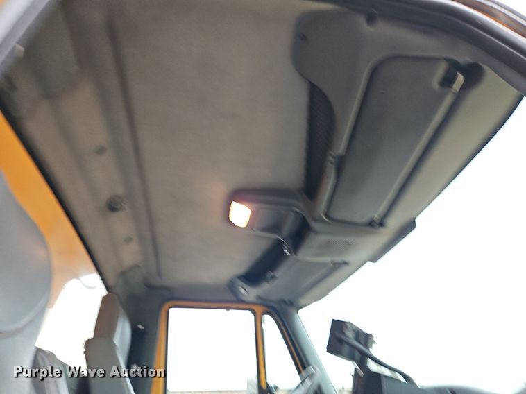 image for item EI3679 2006 International 7400 dump truck